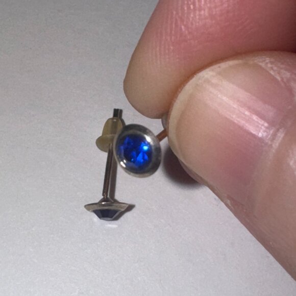 5 Mm Round Sapphire Blue Cz And Sterling Post Earrings - Picture 11 of 13
